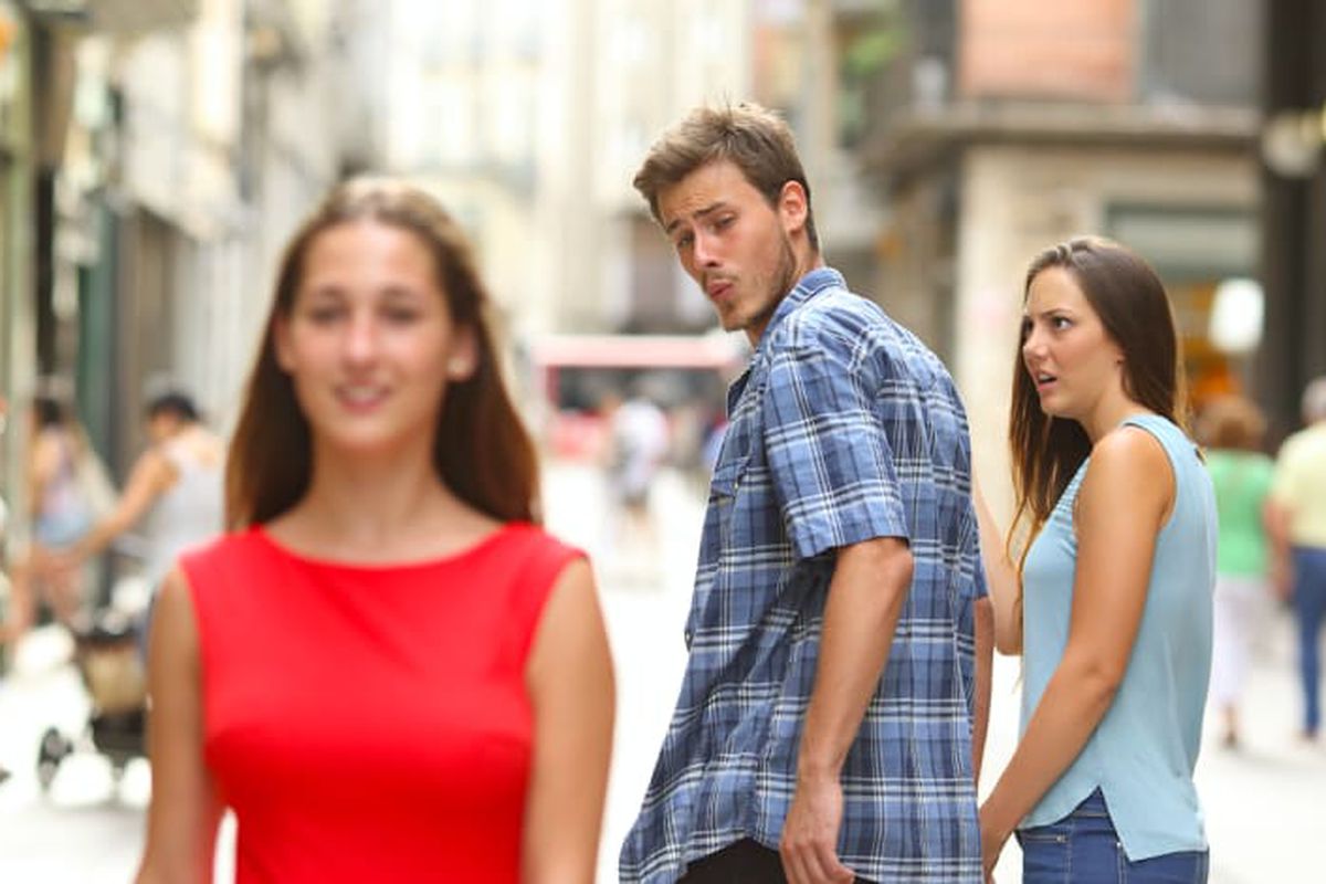 Distracted Boyfriend meme about Gymreapers